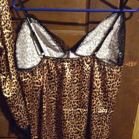 Leopard nighty &  Robe - Picture 2 of 4